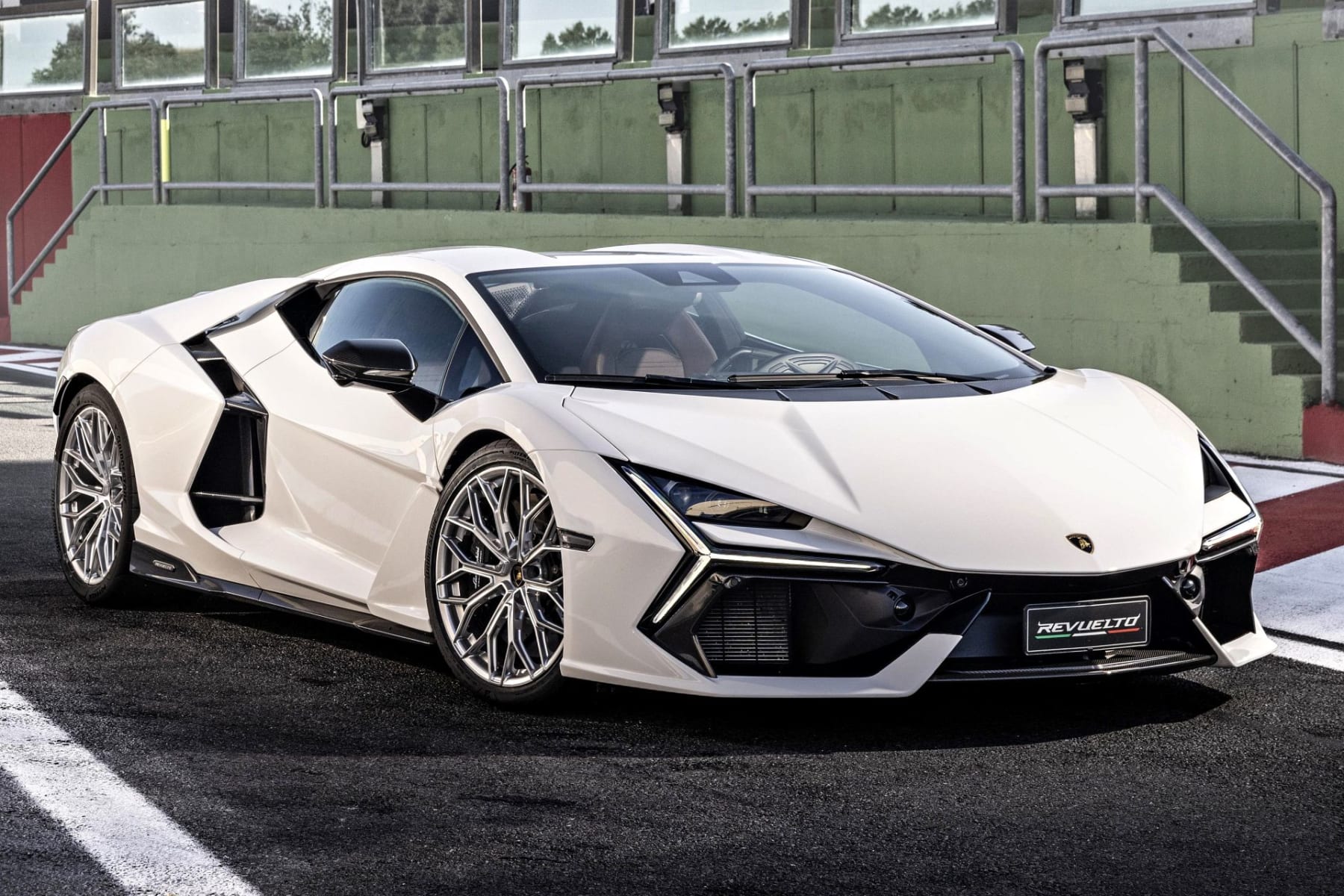Lamborghini Revuelto e-DCT - Luksusowy samochód do wynajęcia